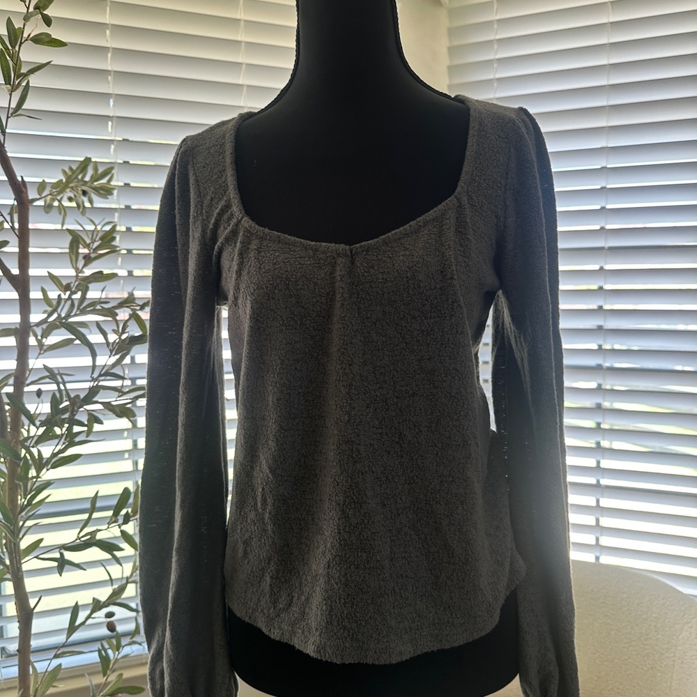 Women's Gray Long Sleeve Top